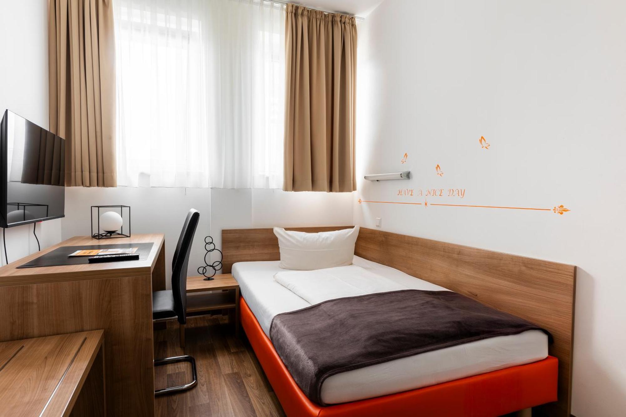 Orange Hotel Und Apartments Neu-Ulm Esterno foto