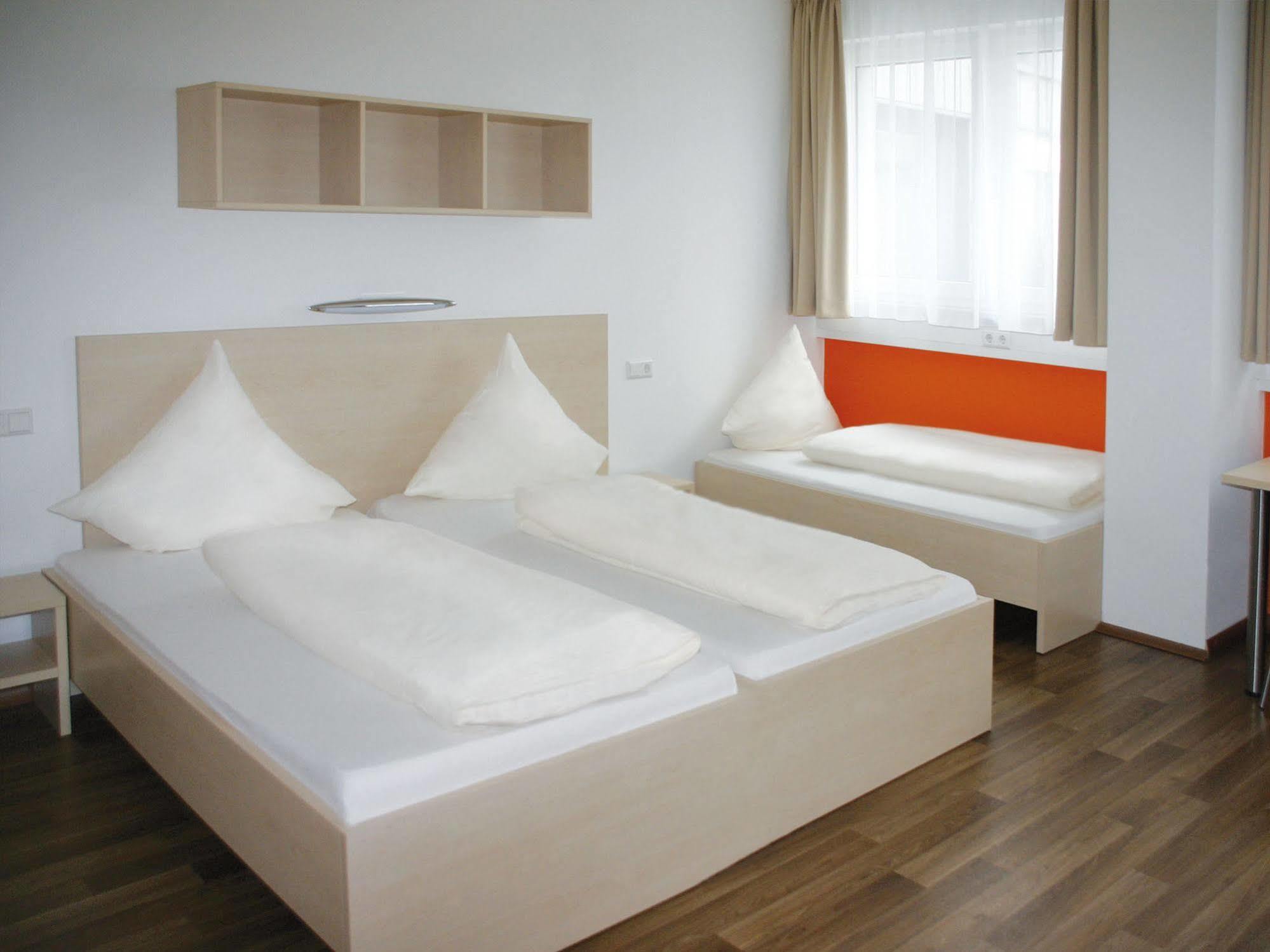 Orange Hotel Und Apartments Neu-Ulm Esterno foto