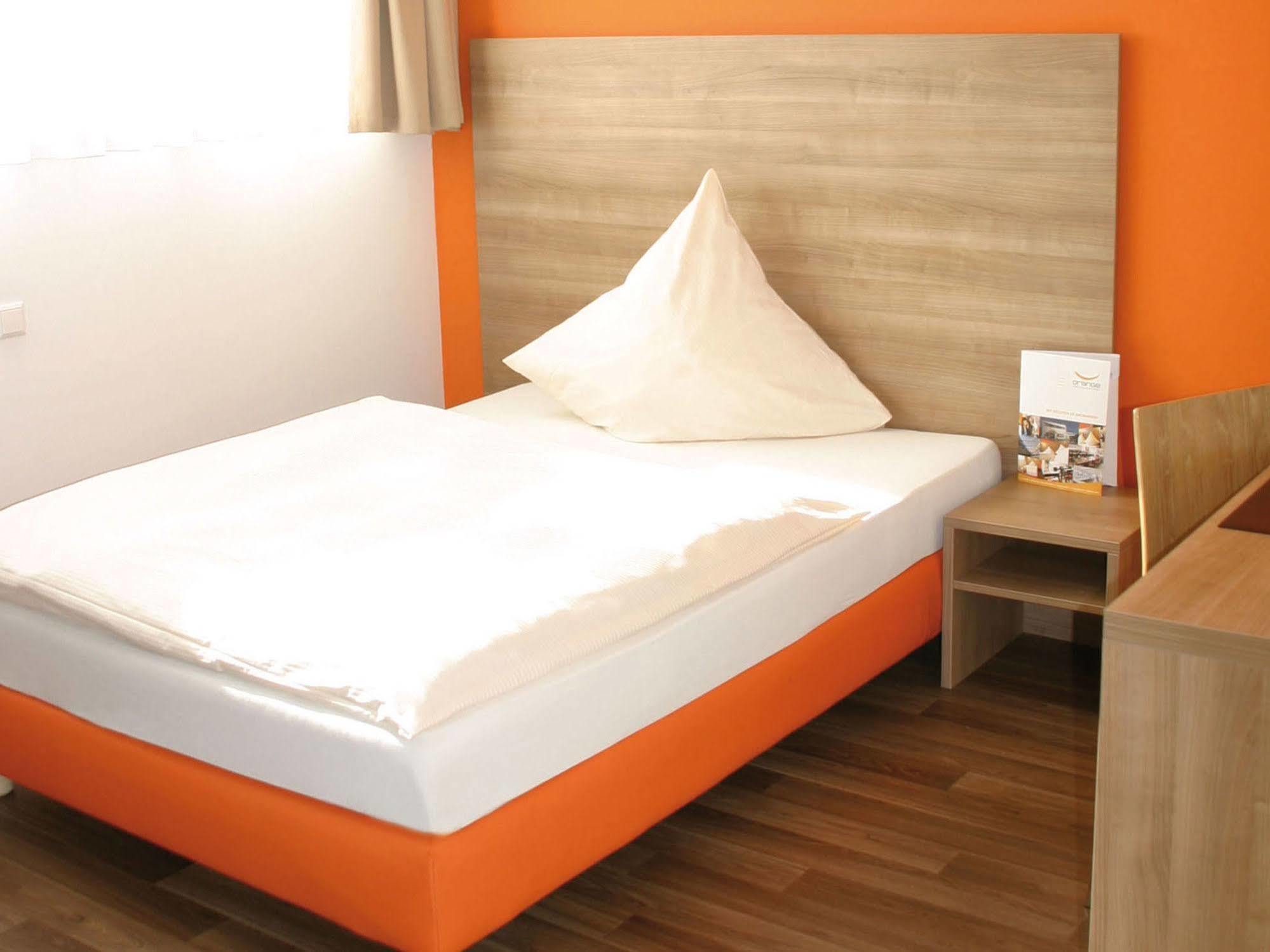 Orange Hotel Und Apartments Neu-Ulm Esterno foto
