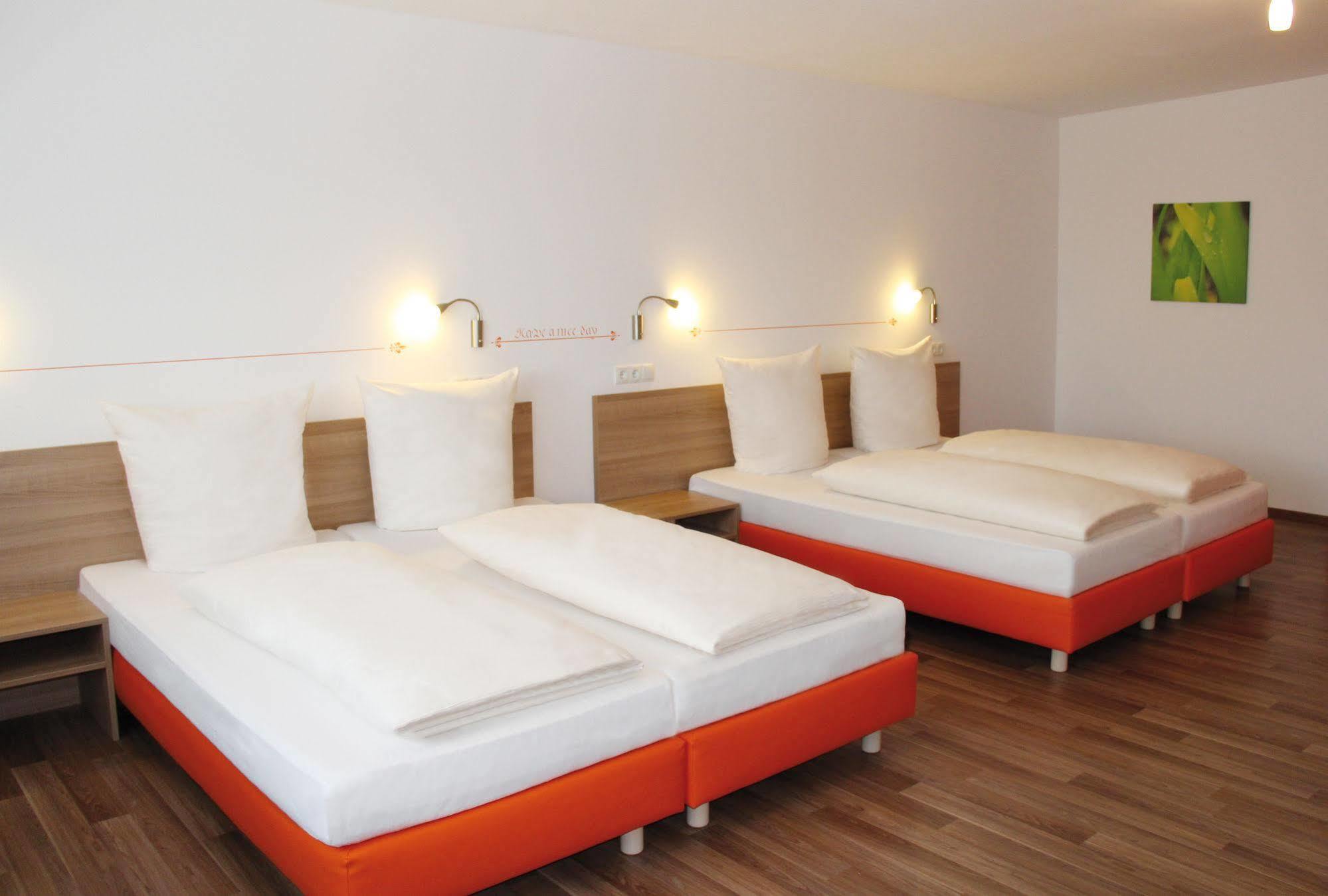 Orange Hotel Und Apartments Neu-Ulm Esterno foto